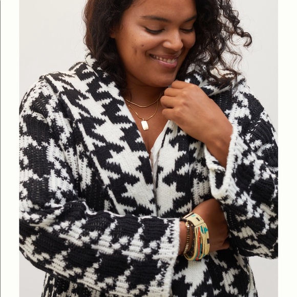 ANTHROPOLOGIE Houndstooth Hooded Long Sweater, size small. - Picture 6 of 12